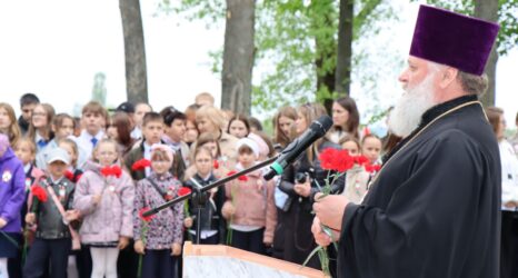 9 мая благочинный Чечерского округа протоиерей Геннадий Хаткевич принял участие в митинге «Вовек нам этой даты не забыть»